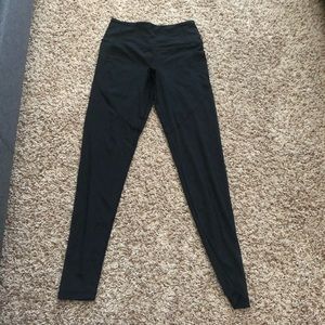 VICTORIA SECRET SPORT 3/4  MESH LEGGINGS